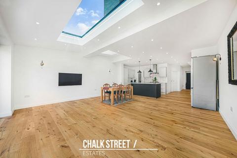 undefined, Pettits Lane, Romford, RM1