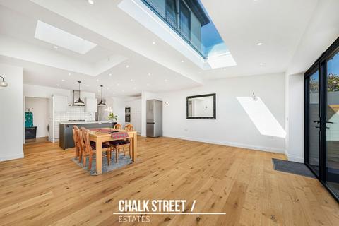 undefined, Pettits Lane, Romford, RM1