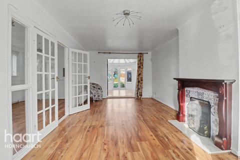 3 bedroom semi-detached house for sale, Calbourne Avenue, Hornchurch