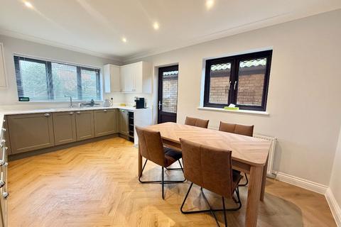 4 bedroom detached house for sale, Beecroft Crescent, Canvey Island