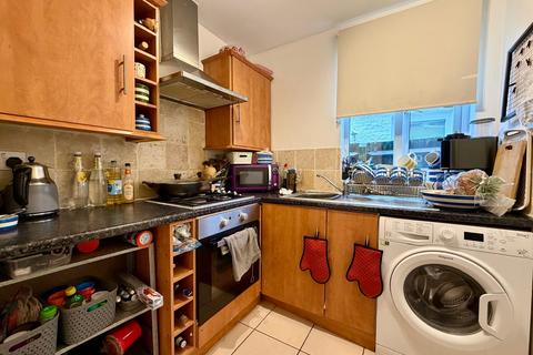 1 bedroom flat to rent, London SW19