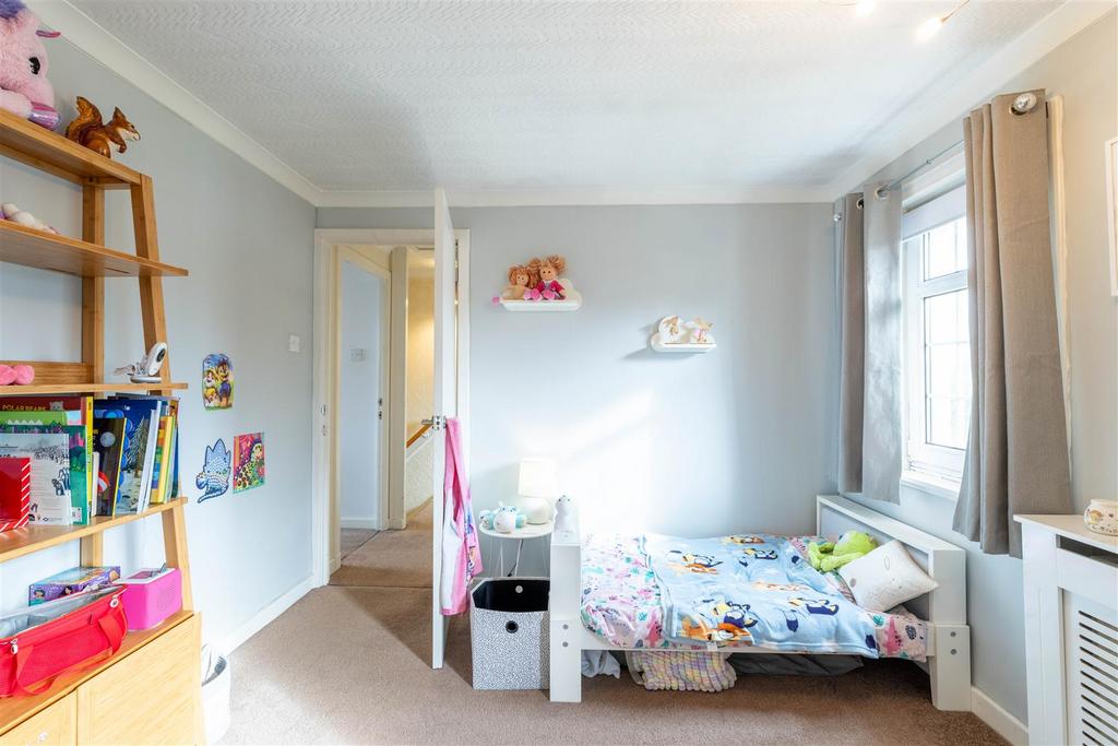 1, Strathearn Terrace Aberuthven-11.jpg