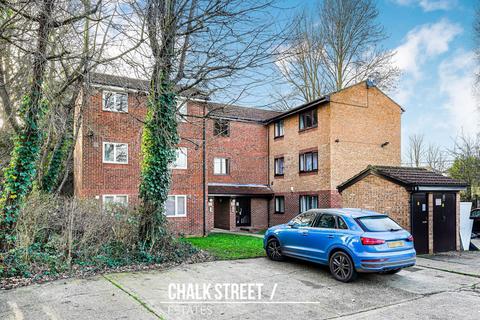 1 bedroom flat for sale, Latimer Drive, Hornchurch, RM12