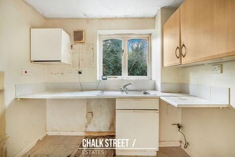 1 bedroom flat for sale, Latimer Drive, Hornchurch, RM12