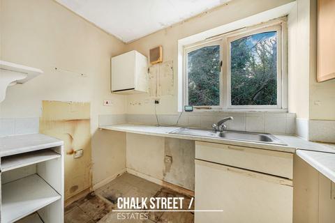 1 bedroom flat for sale, Latimer Drive, Hornchurch, RM12