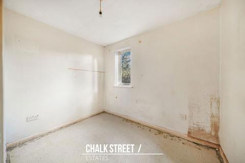 1 bedroom flat for sale, Latimer Drive, Hornchurch, RM12