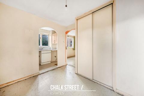1 bedroom flat for sale, Latimer Drive, Hornchurch, RM12