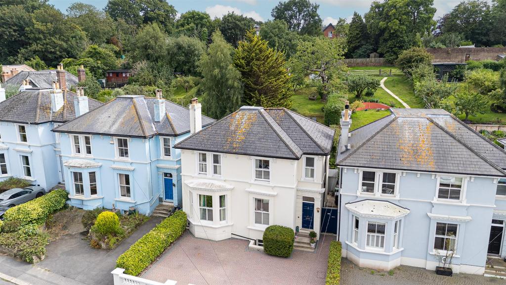 Fearon Road, Hastings 4 bed detached house - £700,000