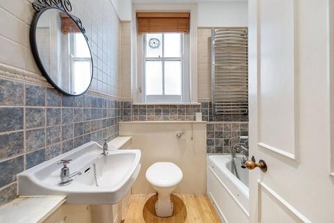3 bedroom flat to rent, Queens Club Gardens, Barons Court, London, W14