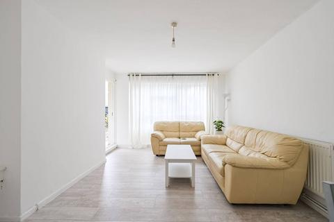 3 bedroom flat for sale, Barnardo Street, Shadwell, London, E1