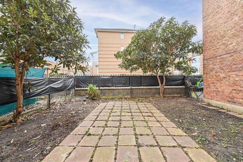 3 bedroom flat for sale, Barnardo Street, Shadwell, London, E1