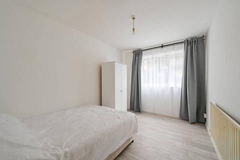 3 bedroom flat for sale, Barnardo Street, Shadwell, London, E1