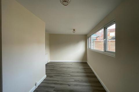 3 bedroom terraced house to rent, Abbey Avenue, Wembley, HA0