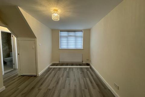 3 bedroom terraced house to rent, Abbey Avenue, Wembley, HA0