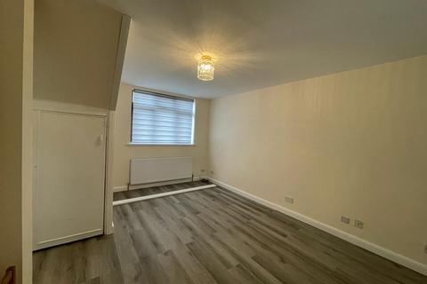 3 bedroom terraced house to rent, Abbey Avenue, Wembley, HA0