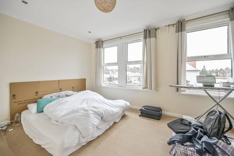undefined, Lea Bridge Road, Walthamstow, London, E17