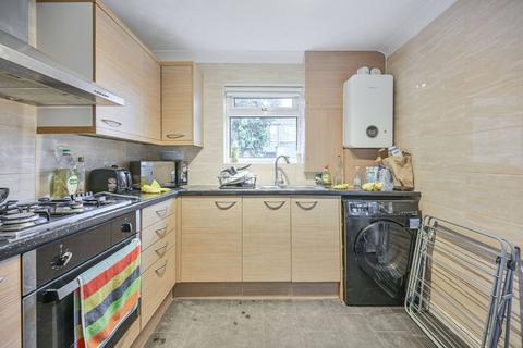 undefined, Lea Bridge Road, Walthamstow, London, E17