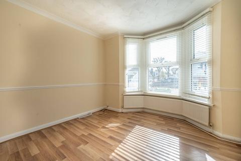 2 bedroom house to rent, Lea Bridge Road, Walthamstow, London, E17