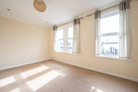 2 bedroom house to rent, Lea Bridge Road, Walthamstow, London, E17