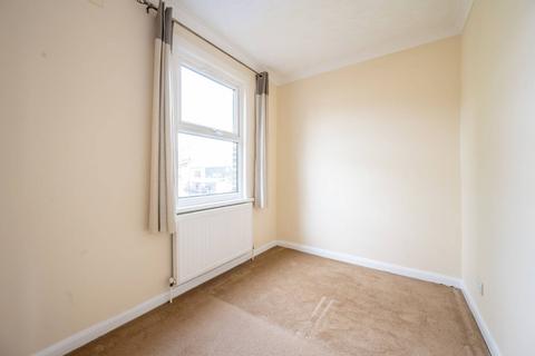2 bedroom house to rent, Lea Bridge Road, Walthamstow, London, E17