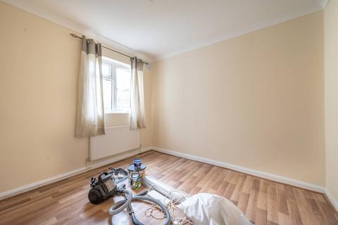 2 bedroom house to rent, Lea Bridge Road, Walthamstow, London, E17