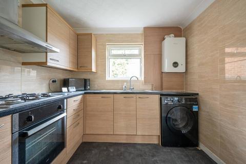 2 bedroom house to rent, Lea Bridge Road, Walthamstow, London, E17
