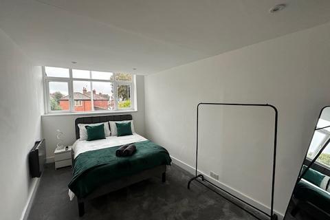 3 bedroom flat to rent, Great Stone Road, Manchester, M32