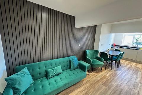 3 bedroom flat to rent, Great Stone Road, Manchester, M32