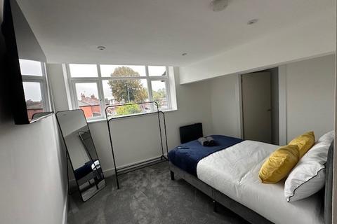 3 bedroom flat to rent, Great Stone Road, Manchester, M32