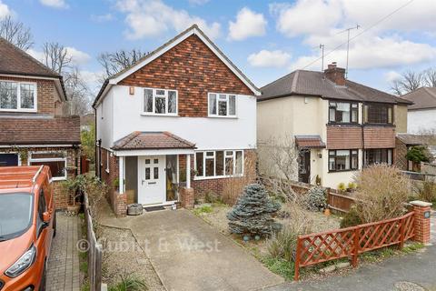 3 bedroom detached house for sale, Balcombe Gardens, Horley RH6