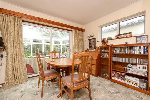 3 bedroom detached house for sale, Balcombe Gardens, Horley RH6