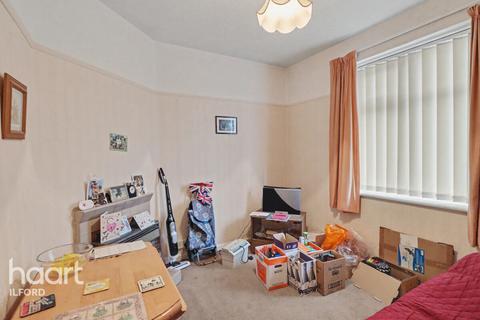 2 bedroom terraced house for sale, Becontree Avenue, DAGENHAM