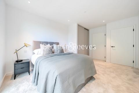 2 bedroom apartment to rent, Cedrus Avenue, Southall UB1