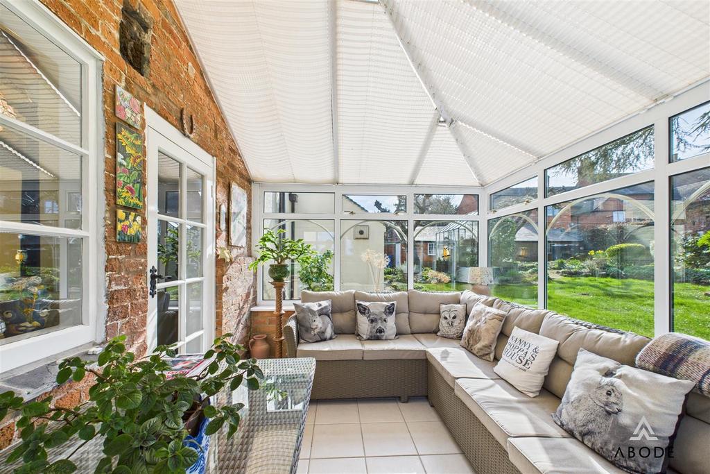 CAM02696 G0-PR0541-STILL014.jpg