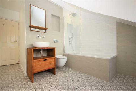 2 bedroom flat to rent, Livingston Lodge, 157 Chingford Road, Walthamstow