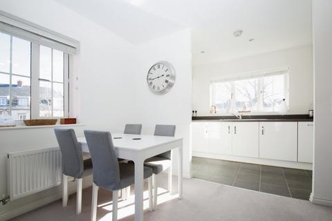 2 bedroom flat to rent, Tenor Close, Tenor Close MK18