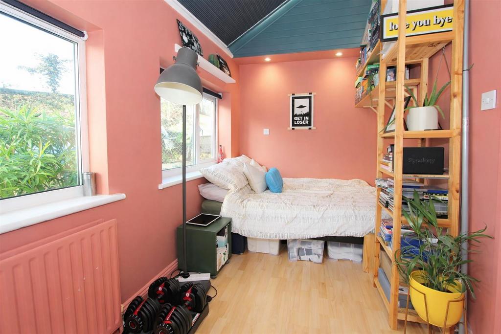 BED 3.jpg