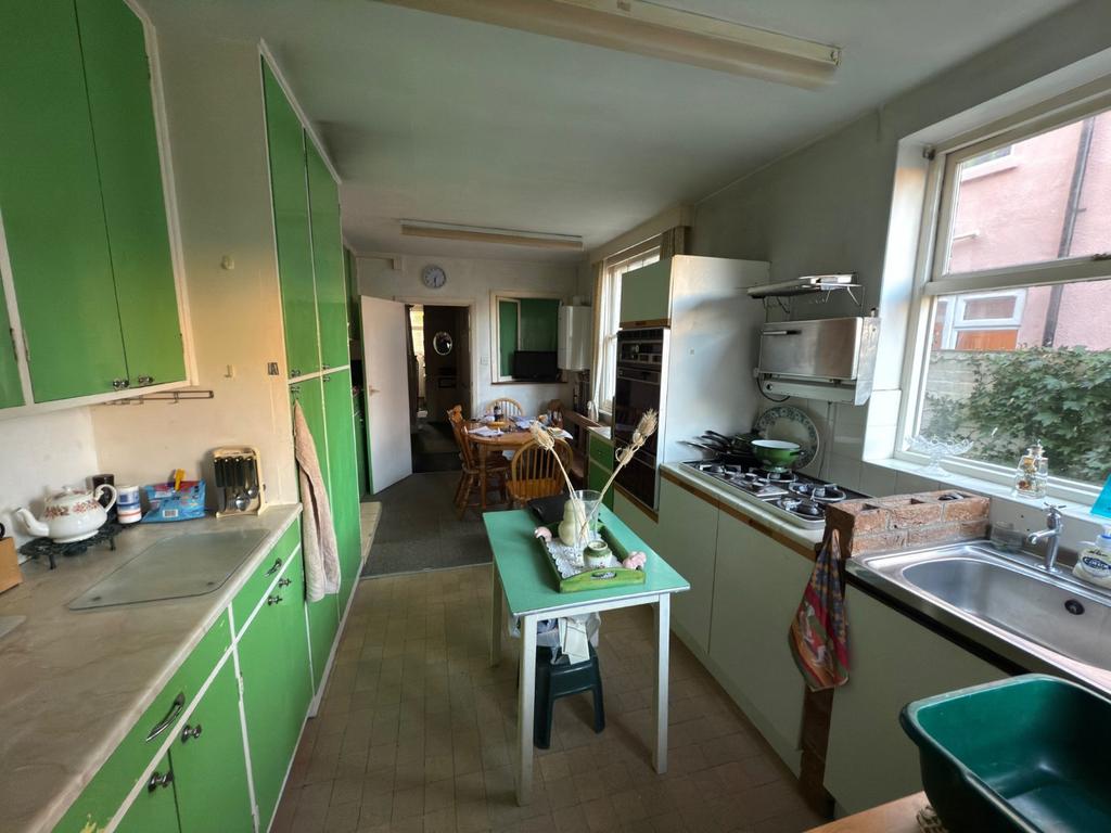 KITCHEN DINER T202601021434.jpg