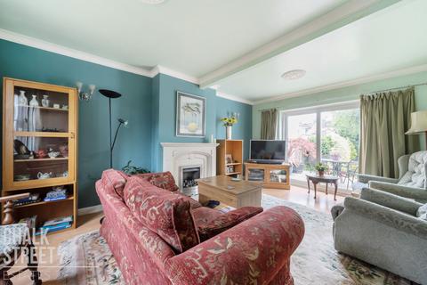 3 bedroom semi-detached house for sale, Squirrels Heath Lane, Hornchurch, RM11