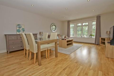 2 bedroom flat to rent, Myrtleside Close, Northwood HA6