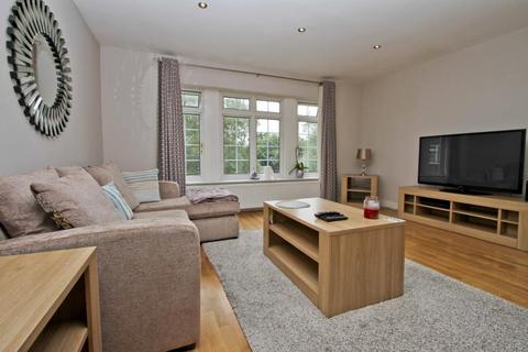 2 bedroom flat to rent, Myrtleside Close, Northwood HA6