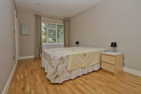 2 bedroom flat to rent, Myrtleside Close, Northwood HA6