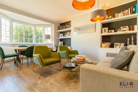 3 bedroom flat for sale, St. Georges Road, NW11 0LU