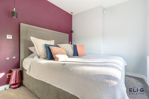 3 bedroom flat for sale, St. Georges Road, NW11 0LU