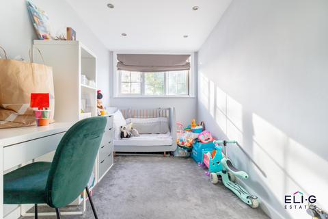 3 bedroom flat for sale, St. Georges Road, NW11 0LU
