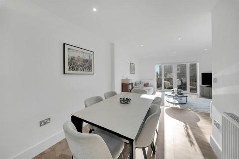 3 bedroom semi-detached house for sale, Bolton Drive, Silsden