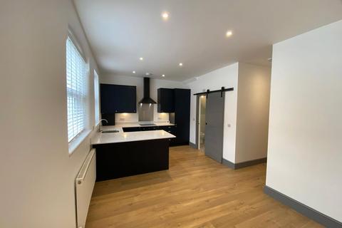 1 bedroom flat to rent, Grattons Drive, West Sussex RH10