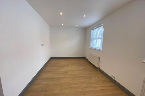 1 bedroom flat to rent, Grattons Drive, West Sussex RH10