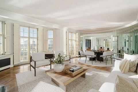 3 bedroom flat for sale, Cheyne Walk, London, SW3