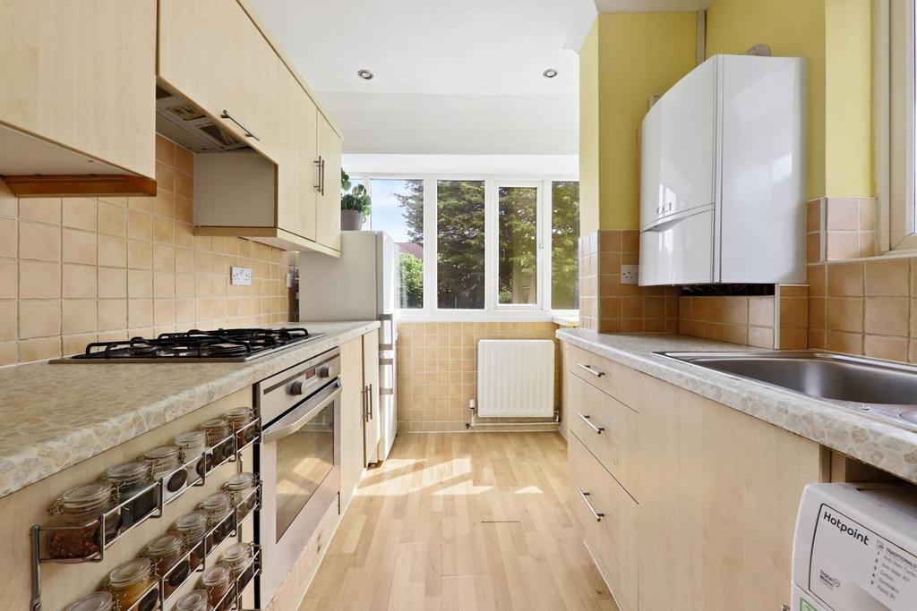 10-5fe5 JHProp World - 43 Meadowview Road - 30 (1)-m